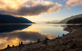 山水湖景