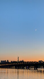 傍晚的江桥夜景