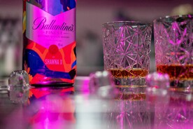 威士忌和酒杯