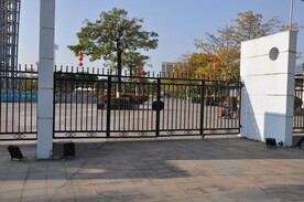 围墙铁栏