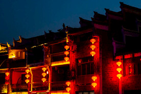 贵州镇远古镇舞阳河畔民居夜景