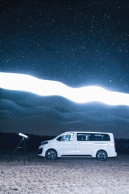 星空下的车