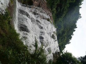 瀑布流水