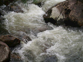 山涧流水