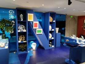 克莱因蓝橱窗装置艺术