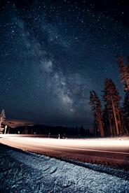 星空下的道路