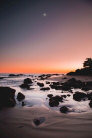 夜幕下的海景