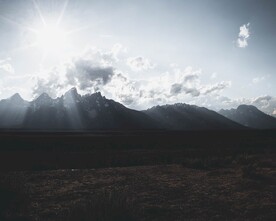 云海和雪山
