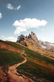 山峰和登山者