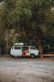 树林下的房车