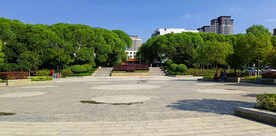 晴空下广场