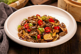 香干炒鸡杂 