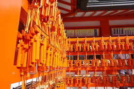 神社里的祈福牌