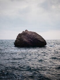 海面上的岩石