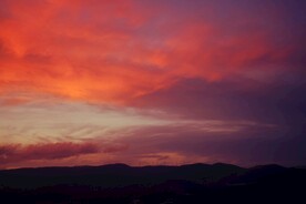 山脉彩霞