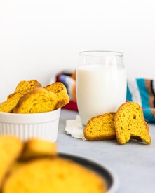面包片和牛奶