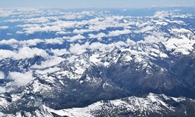 云海雪山风景