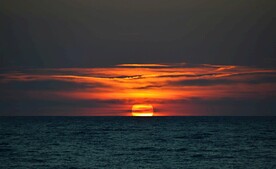 海上日出
