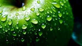 青苹果上的水珠