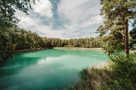 森林湖泊