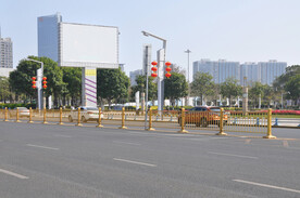 护栏与户外广告牌