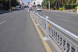 道路机非隔离栏