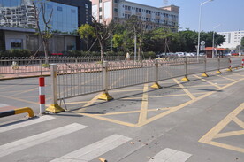 道路隔离栏