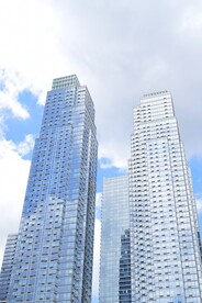 仰拍楼宇