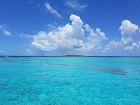 蓝天白云绿湖