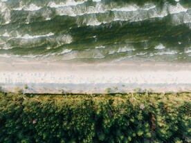 航拍海滩