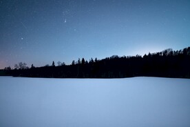 星空下的雪景