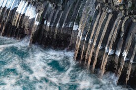 海浪和岩石