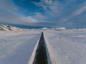 白雪覆盖的道路