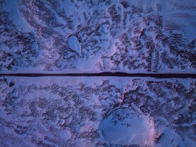 航拍雪山道路
