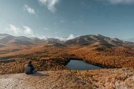 山林湖景