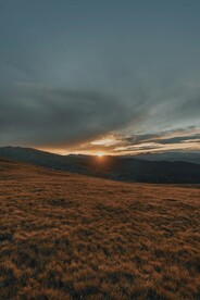 日出山脉风景