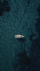 水面上的船只