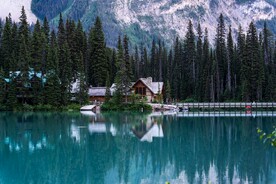 山林湖景