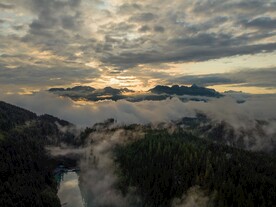 云海山林风景