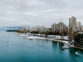 沿海建筑楼宇