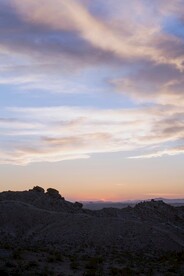 山脉彩霞风景