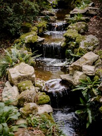 山间溪流