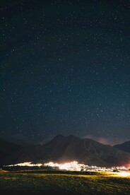 山脉和星空