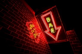 酒吧霓虹灯