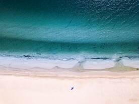 航拍海滩