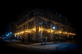 雪天建筑楼夜景