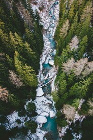 山林河流鸟瞰图