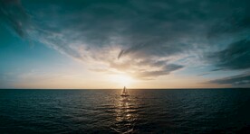 海面上的帆船