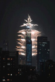 城市上空的烟花