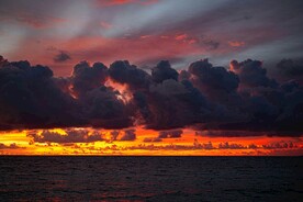 彩霞海景